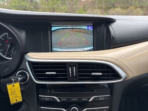 Used 2017 INFINITI QX30 Premium w/ Navigation Package image 22