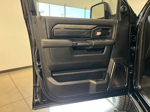 Used 2025 RAM 2500 Limited AWD/4WD image 28