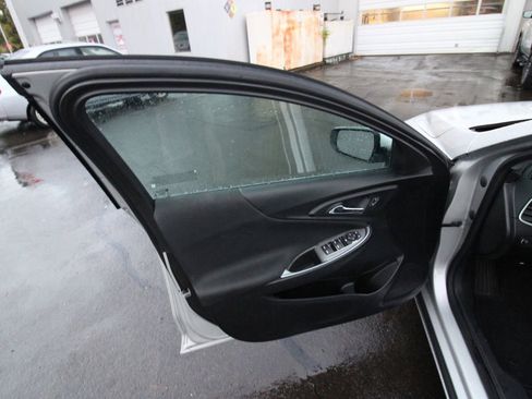 Used 2022 Chevrolet Malibu LT FWD image 9