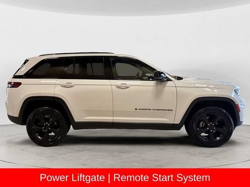 Used 2023 Jeep Grand Cherokee Altitude AWD/4WD image 7