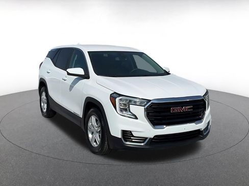 Used 2024 GMC Terrain SLE FWD image 3