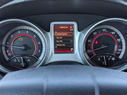 Used 2015 Dodge Journey SXT w/ Flexible Seating Group image 21