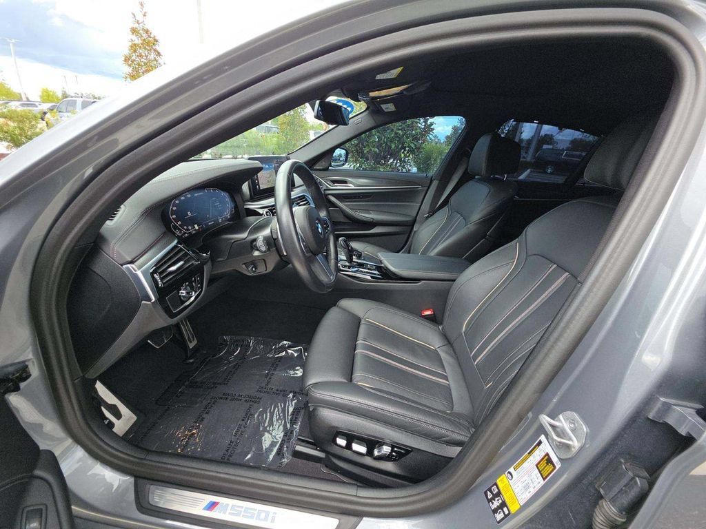 Used 2023 BMW M550i xDrive w/ Executive Package AWD/4WD image 7