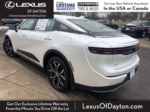 Used 2023 Toyota Crown Limited image 5