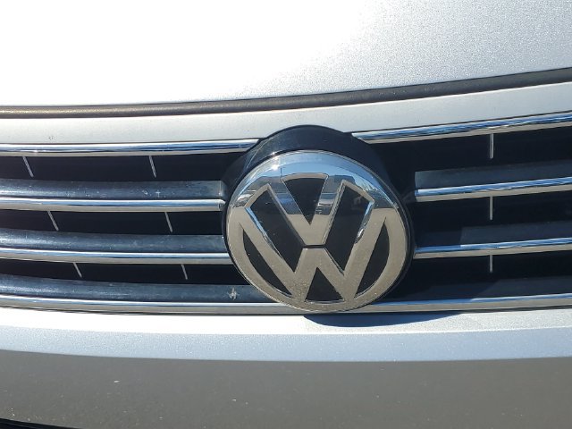 Used 2018 Volkswagen Passat 2.0T SE FWD image 10