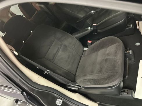 Used 2018 Dodge Grand Caravan SE image 24