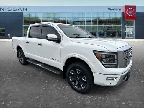 Used 2024 Nissan Titan Platinum Reserve w/ Moonroof Package image 3