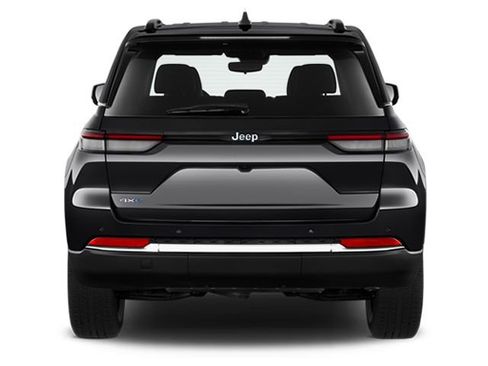 Used 2023 Jeep Grand Cherokee Altitude AWD/4WD image 6