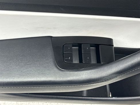 Used 2018 Tesla Model 3 Long Range image 17