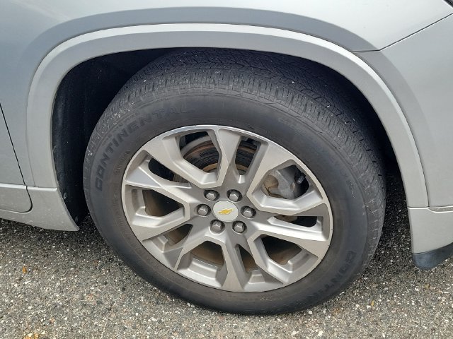 Used 2019 Chevrolet Traverse Premier w/ Driver Confidence II Package FWD image 3