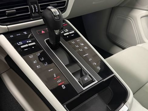 Certified 2026 Porsche Macan AWD/4WD image 21