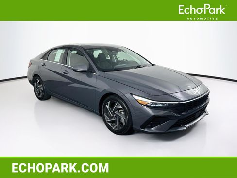 Used 2025 Hyundai Elantra SEL FWD image 1