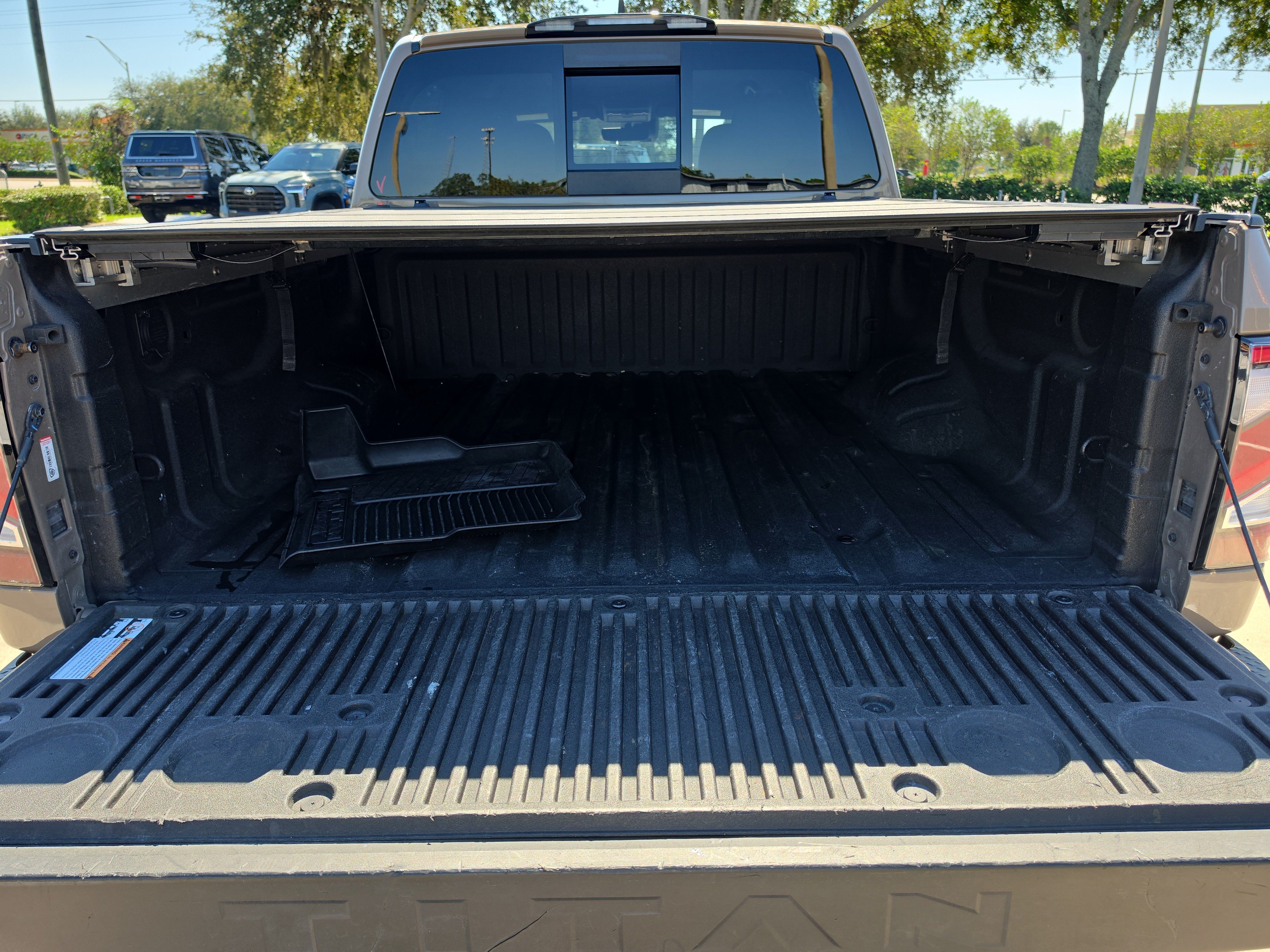 Used 2023 Nissan Titan PRO-4X w/ Pro-4x Utility Package AWD/4WD image 9