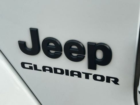 Used 2021 Jeep Gladiator Sport image 14