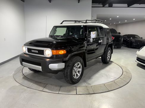 Used 2014 Toyota FJ Cruiser 4WD image 7