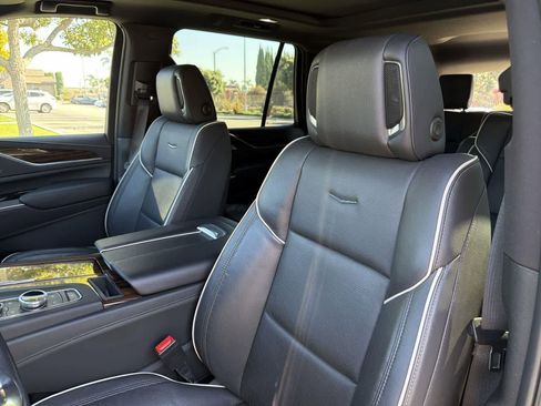 Used 2024 Cadillac Escalade Premium Luxury image 28