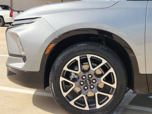 Used 2025 Chevrolet Blazer RS FWD image 8