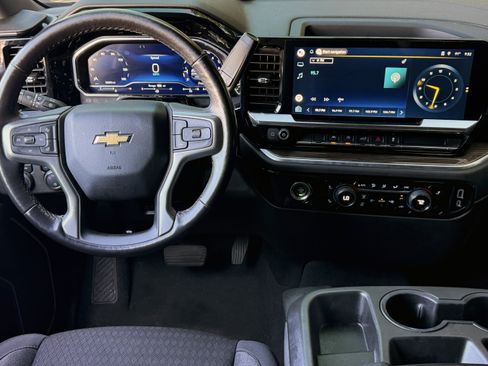 Used 2022 Chevrolet Silverado 1500 LT AWD/4WD image 8