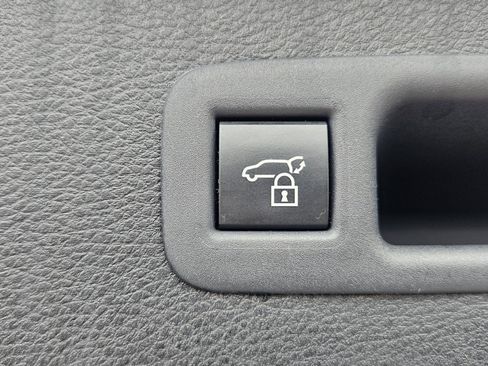Certified 2025 Toyota Sienna XLE FWD image 30
