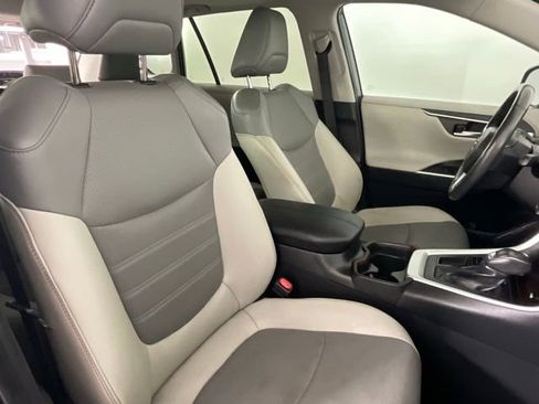 Used 2019 Toyota RAV4 Limited w/ Cold Weather Package FWD image 16
