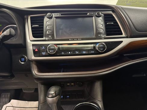 Used 2019 Toyota Highlander Limited Platinum image 22