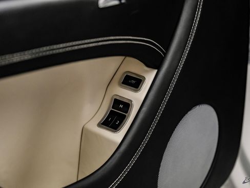 Used 2019 Bentley Bentayga image 86