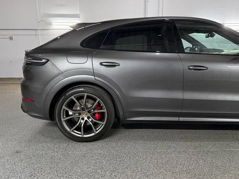 Used 2022 Porsche Cayenne GTS AWD/4WD image 9