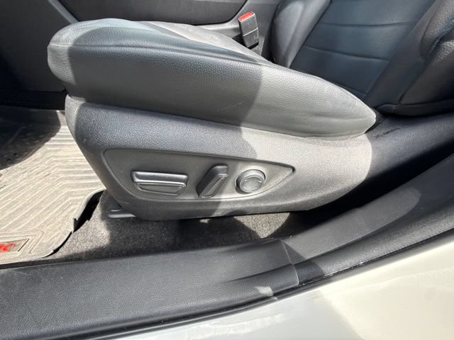 Used 2023 Toyota Highlander XLE FWD image 6