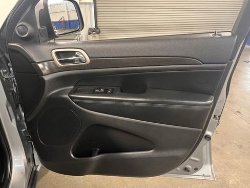 Used 2016 Jeep Grand Cherokee Laredo w/ Quick Order Package 23E image 12