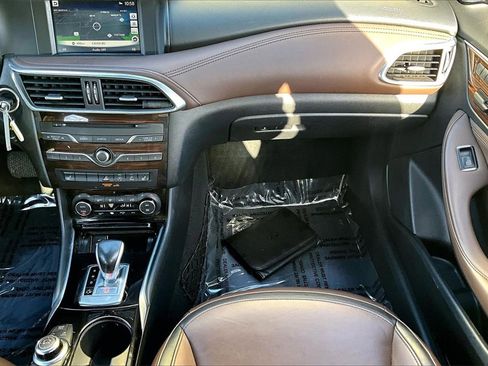 Certified 2017 INFINITI QX30 Premium w/ Navigation Package image 25