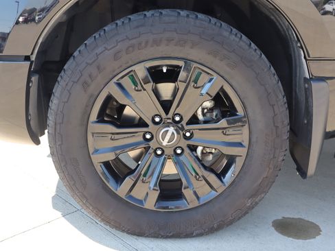 Used 2023 Nissan Titan SV w/ SV Convenience Package AWD/4WD image 28