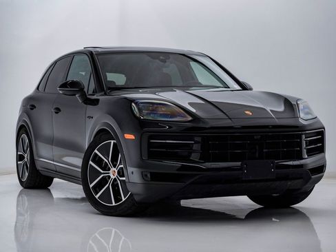Certified 2025 Porsche Cayenne E-Hybrid AWD/4WD image 8