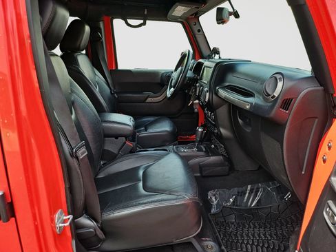 Used 2013 Jeep Wrangler Unlimited Sahara AWD/4WD image 15