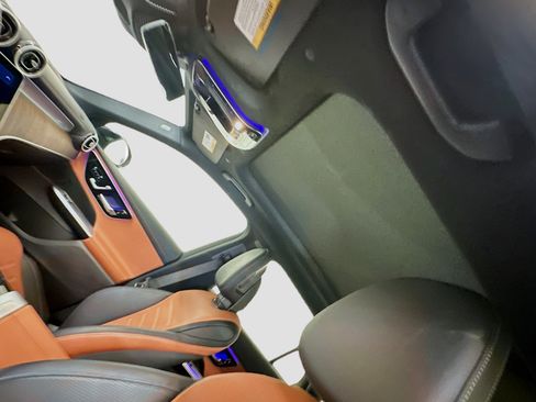 Used 2025 Mercedes-Benz GLC 43 AMG 4MATIC image 27