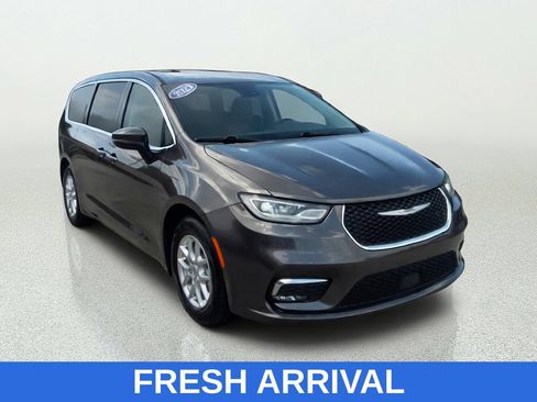 Used 2023 Chrysler Pacifica Touring-L FWD image 1