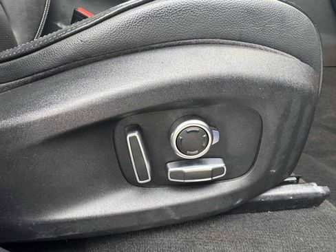 Used 2019 Jaguar F-PACE S image 28