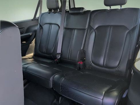 Used 2023 Jeep Wagoneer L Series II image 17