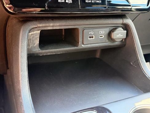 Used 2025 Honda Pilot Sport image 26