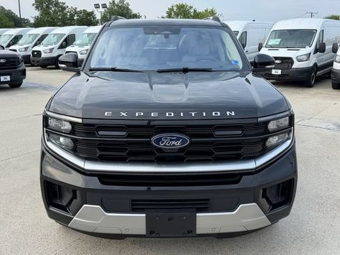 Used 2025 Ford Expedition Platinum w/ Driver's Package AWD/4WD image 2