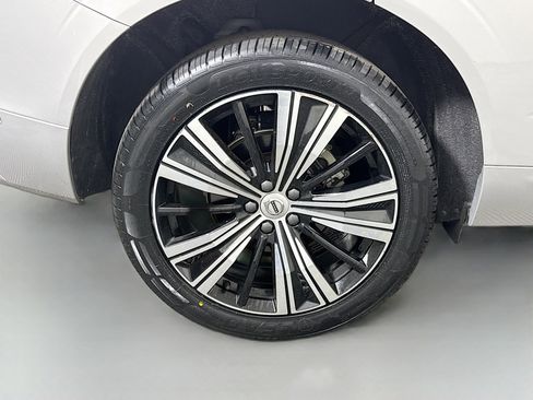 Used 2023 Volvo XC60 B5 Plus w/ Protection Package Premier image 33