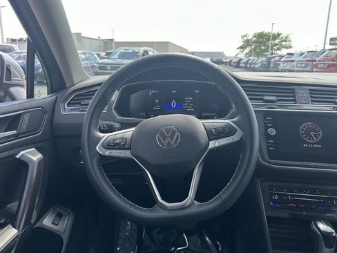 Certified 2024 Volkswagen Tiguan SE AWD/4WD image 10