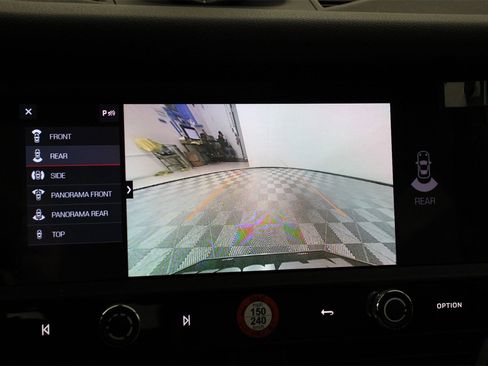 Certified 2025 Porsche Macan image 17