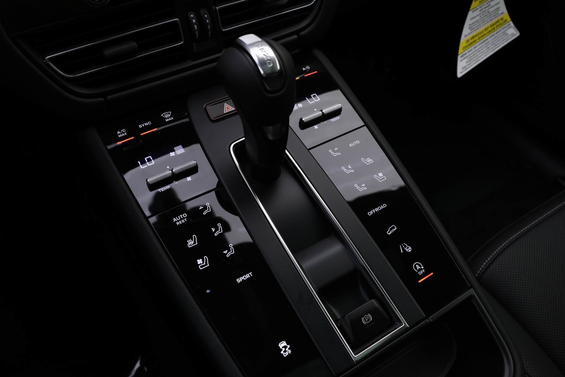 Used 2025 Porsche Macan AWD/4WD image 7