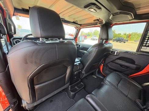 Used 2018 Jeep Wrangler Unlimited Sahara AWD/4WD image 26