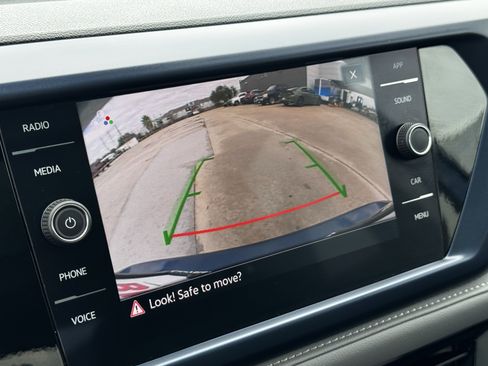 Used 2024 Volkswagen Taos SE image 19