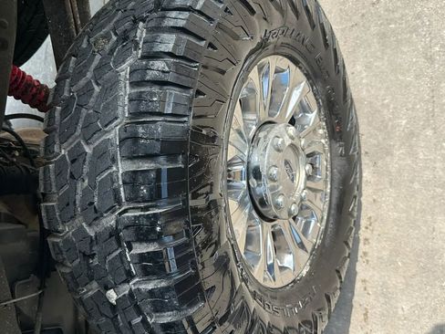 Used 2015 Ford F250 XL w/ Power Equipment Group AWD/4WD image 24
