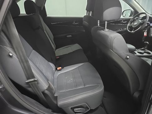 Used 2018 Kia Sorento AWD image 7