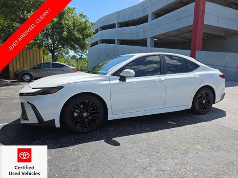 Certified 2025 Toyota Camry SE FWD image 3