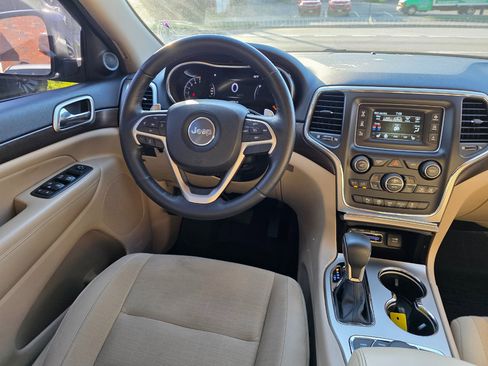 Used 2017 Jeep Grand Cherokee Laredo w/ Quick Order Package 23E image 19