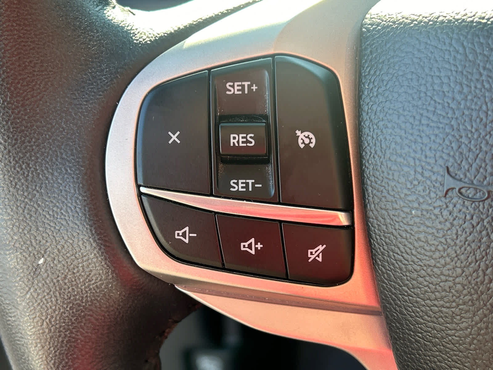 Used 2023 Ford Explorer XLT w/ Equipment Group 202A AWD/4WD image 25